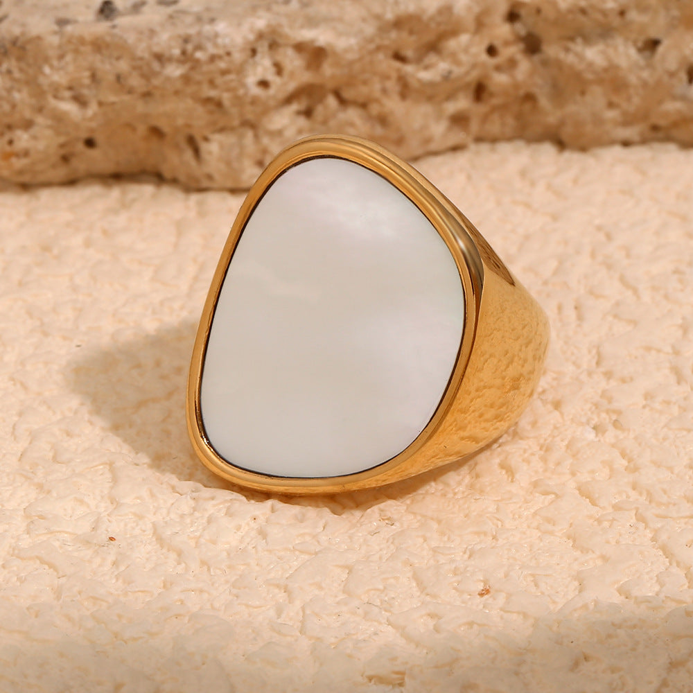 Elegant Gold Oval Gemstone Ring