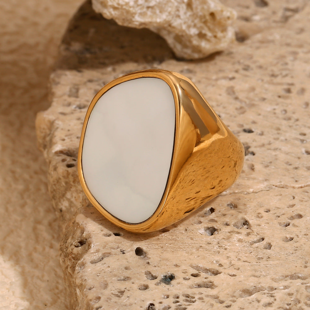 Elegant Gold Oval Gemstone Ring