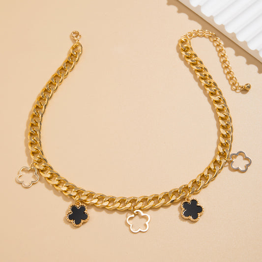 Gold chain Clover · Dazzling Charm series - necklace