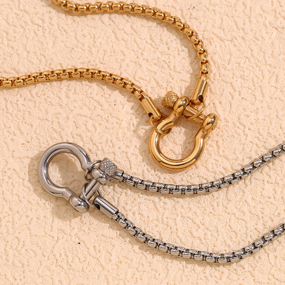 Horseshoe Clasp Pendant Necklace