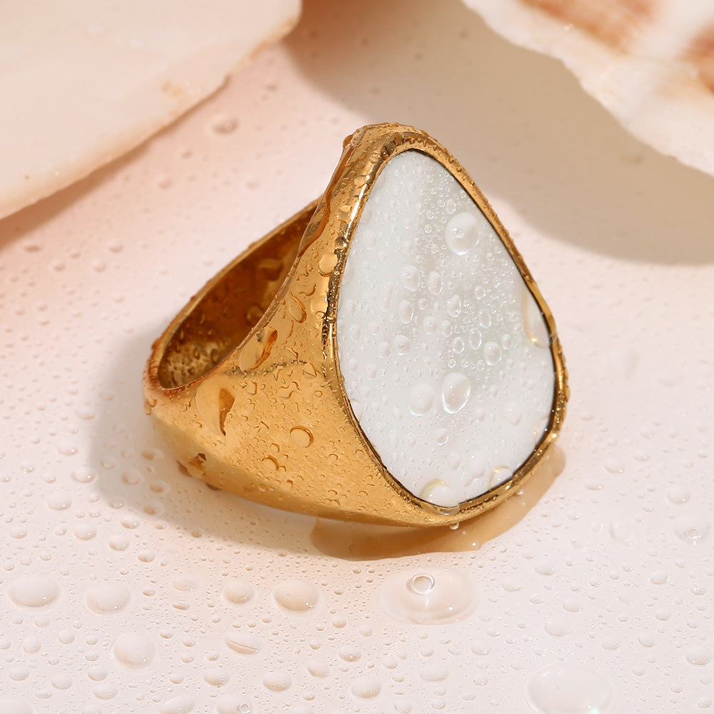 Elegant Gold Oval Gemstone Ring