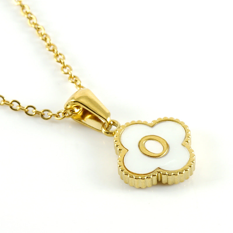 Four-leaf clover letter pendant necklace