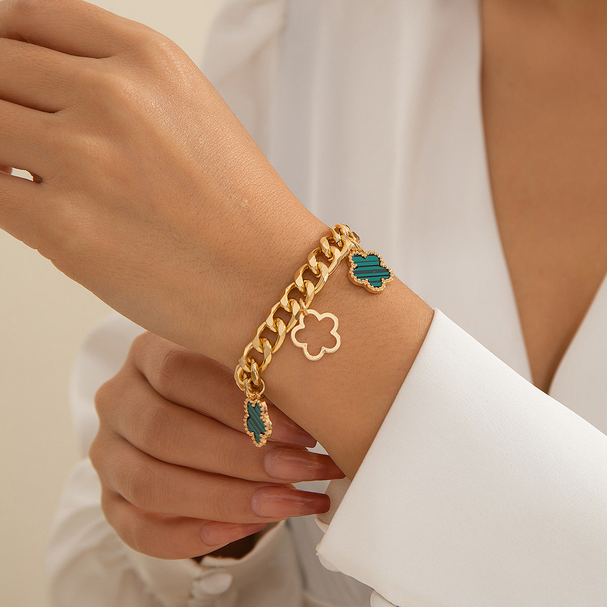 Gold chain Clover · Dazzling Charm series - Bracelet