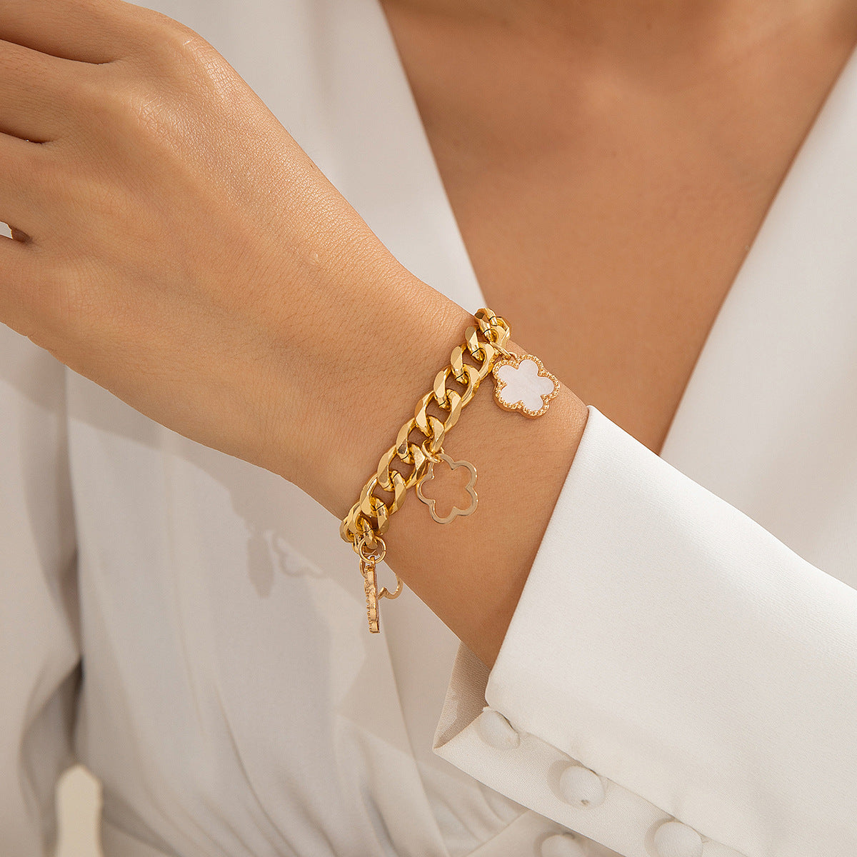 Gold chain Clover · Dazzling Charm series - Bracelet