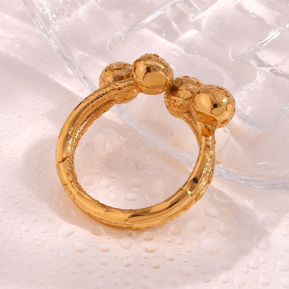 Gold rhyme microbeads · Simple elegant ring