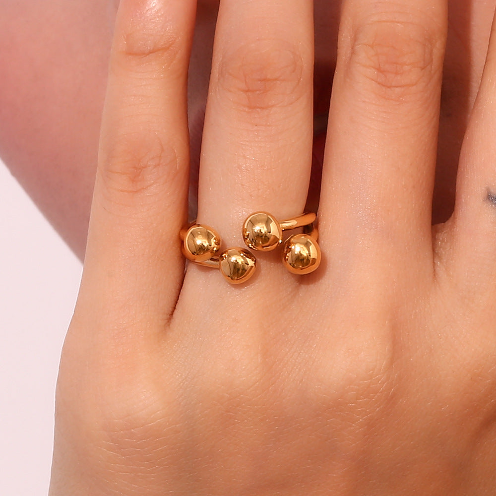 Gold rhyme microbeads · Simple elegant ring